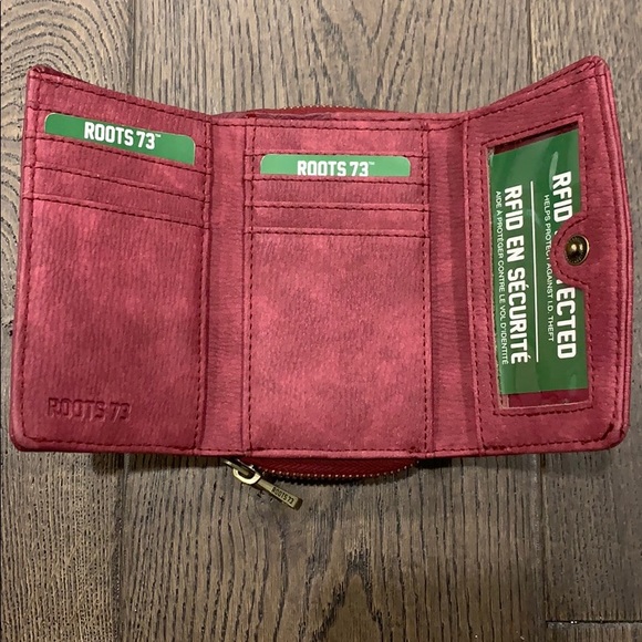 Roots 73 Trifold Wallet - Picture 9 of 9